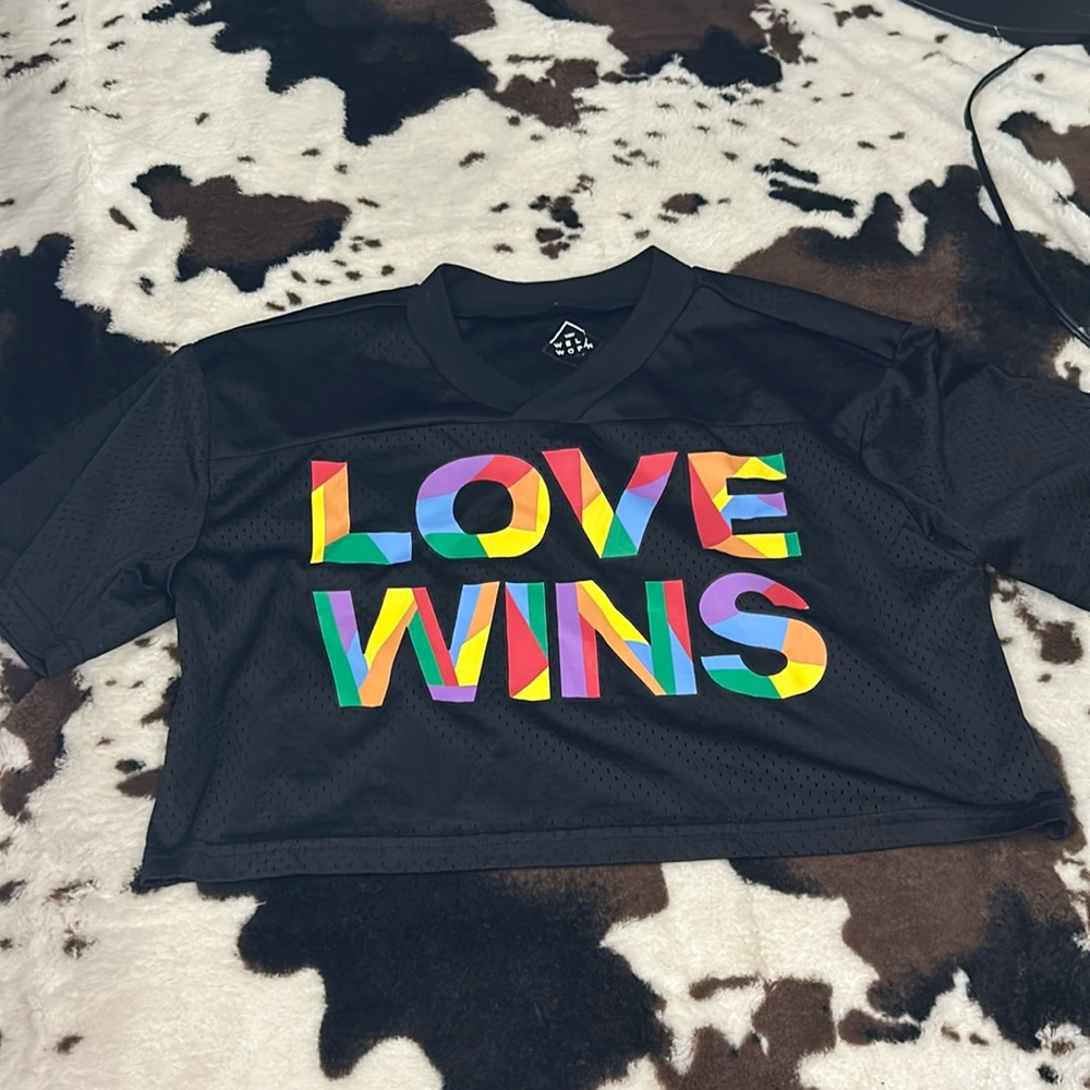 Well worn love wins cropped jersey